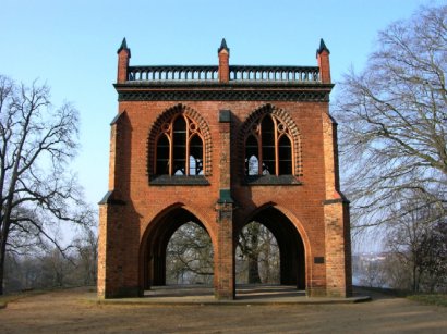 Gerichtslaube im Park Babelsberg - Totalansicht im Februar